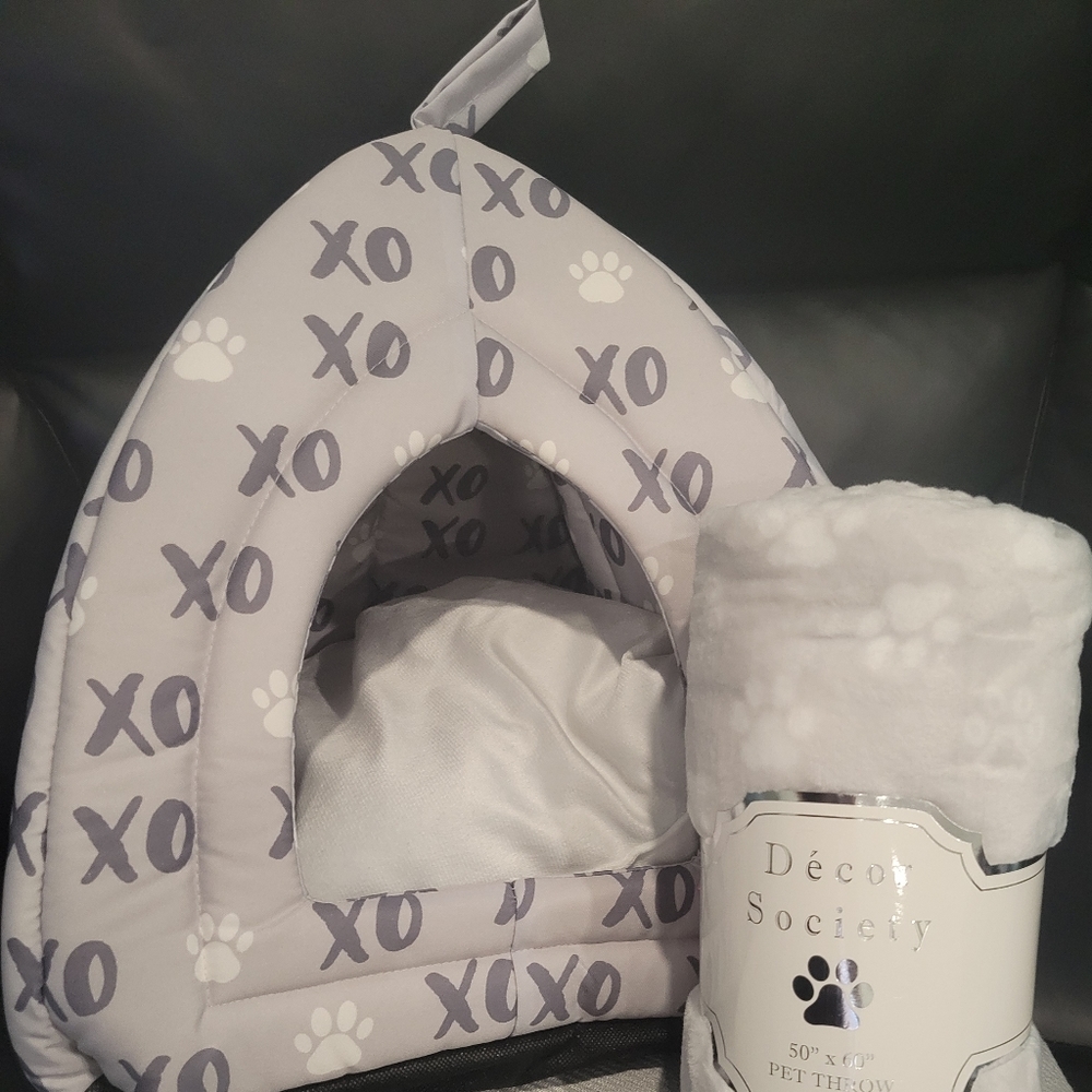XO & Paw Pet Bed with Blanket Gift Set